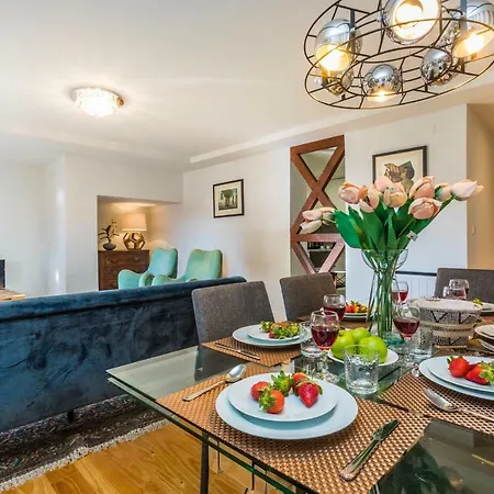 Cathedral Luxury And Spacious Apartment